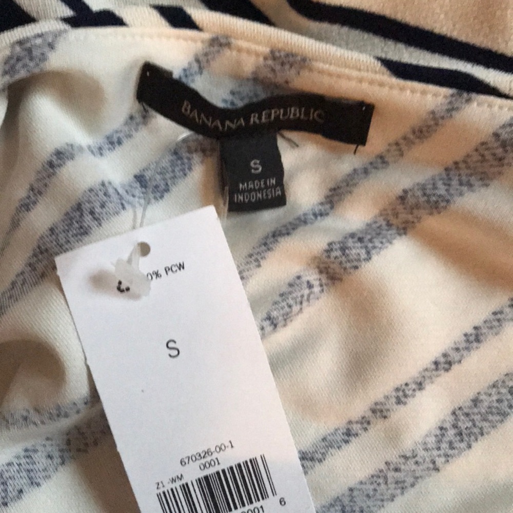 Banana Republic Striped Crepe top - Picture 7 of 7